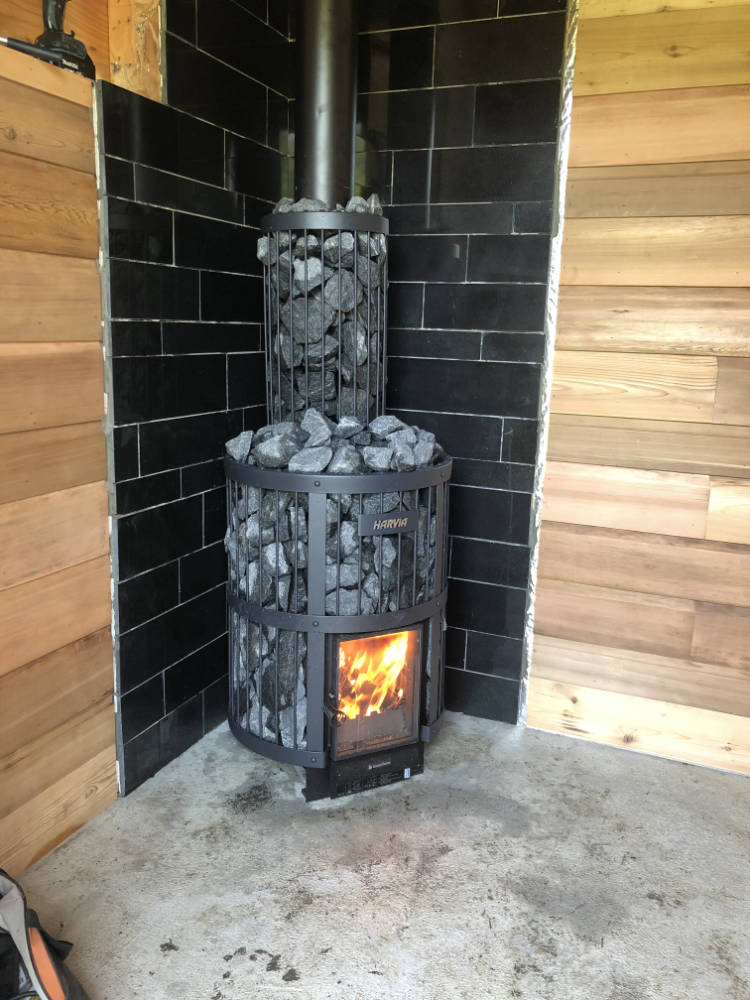 スウェーデン　クローナ Saunacore C6 Floor Mount Sauna Stove: Efficient Heating