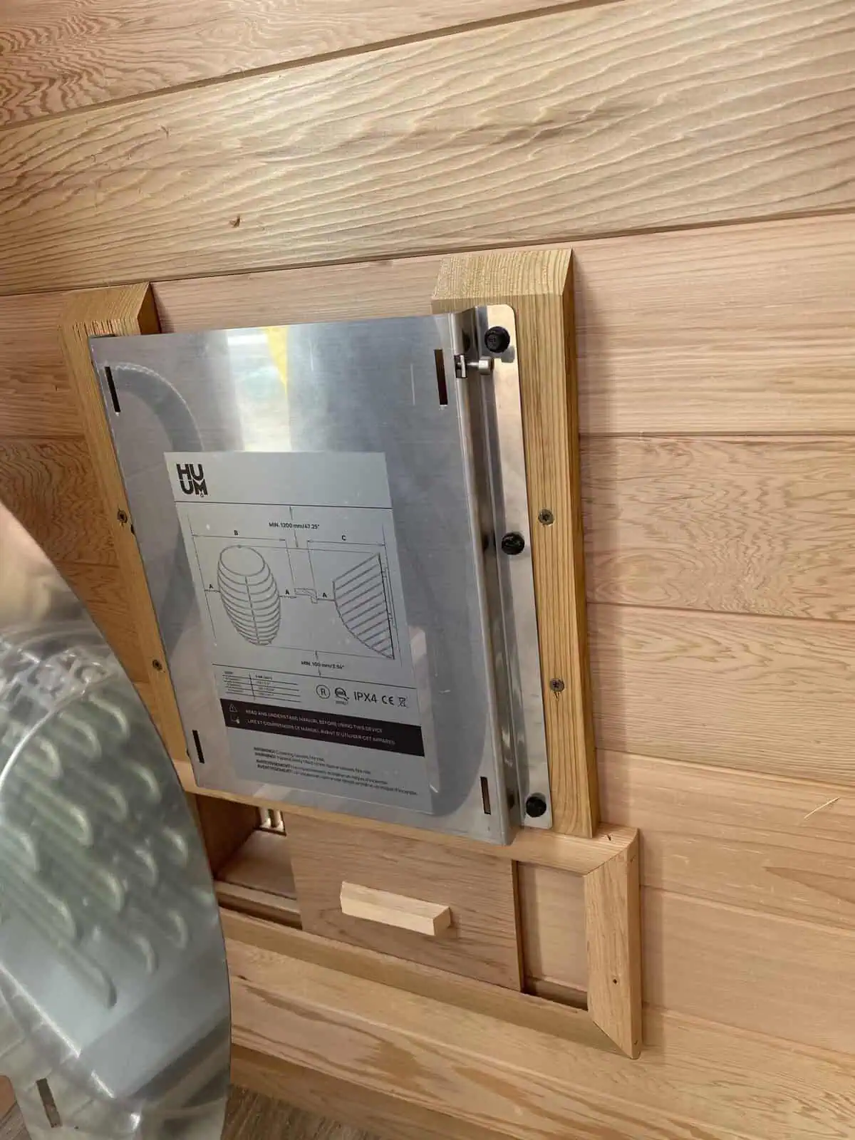 HUUM DROP 6 Sauna Heater 8 Huum Drop mounting above intake vent